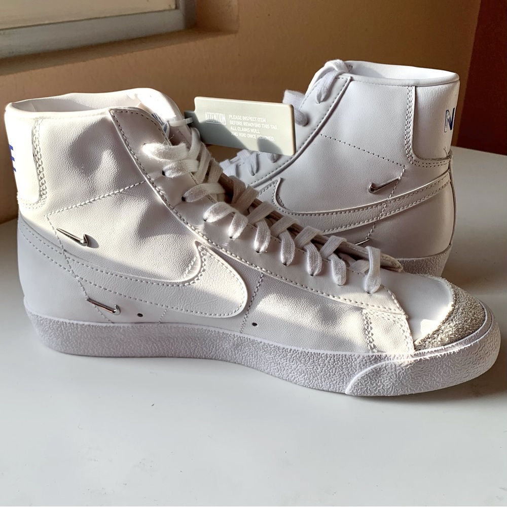 Women’s Blazer Mid ‘77 SE ‘Sisterhood White Metallic Silver’